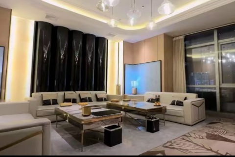 丝路古城夜色中的梦想舞台